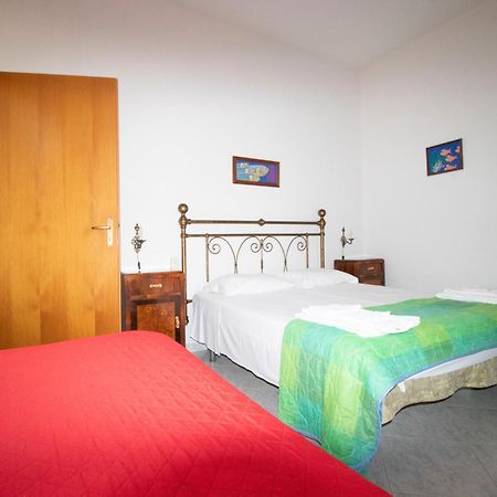 Case Vacanza Cristina Site In Antico Baglio E In Via Abruzzi N 161 산비토로카포 외부 사진