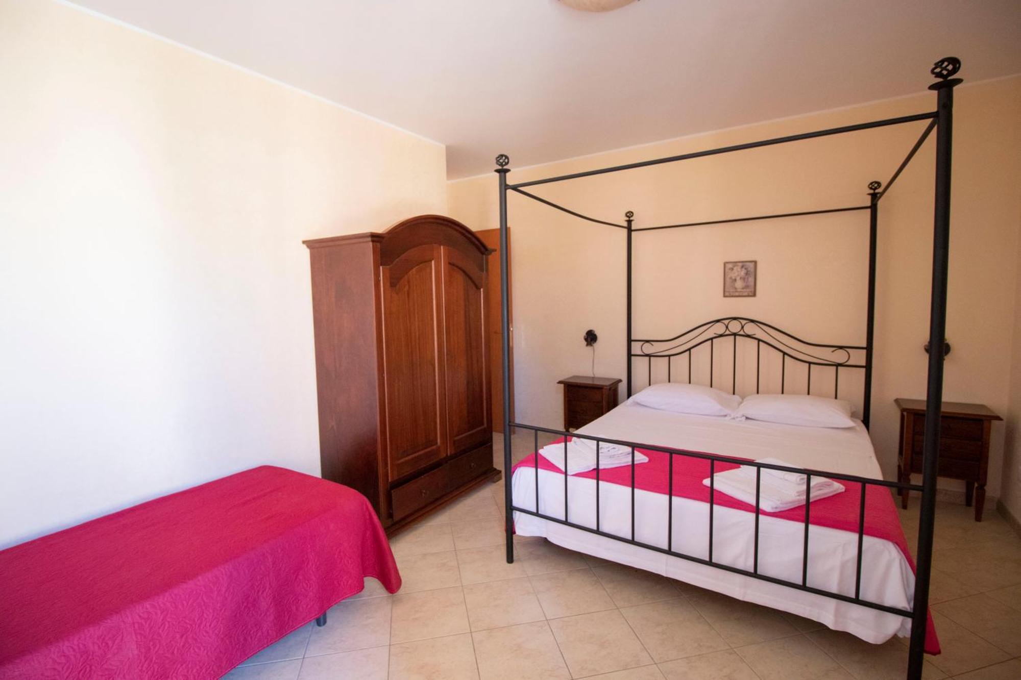 Case Vacanza Cristina Site In Antico Baglio E In Via Abruzzi N 161 산비토로카포 외부 사진