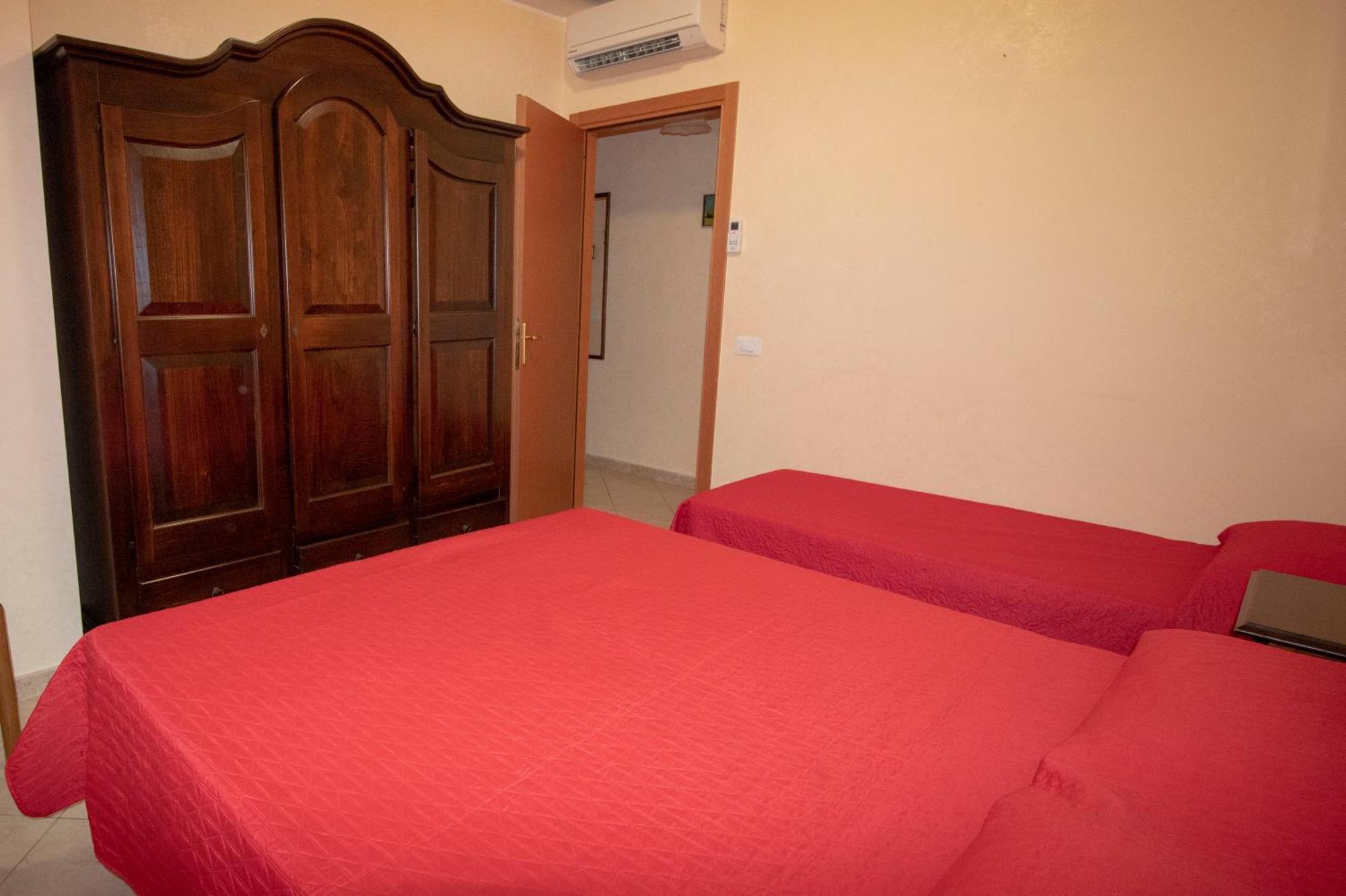 Case Vacanza Cristina Site In Antico Baglio E In Via Abruzzi N 161 산비토로카포 외부 사진